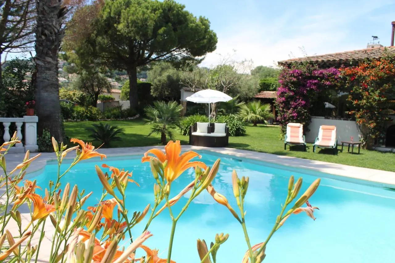La Villa Topi Antibes Bed & Breakfast