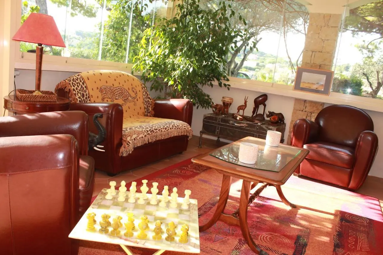 Bed & Breakfast La Villa Topi Antibes