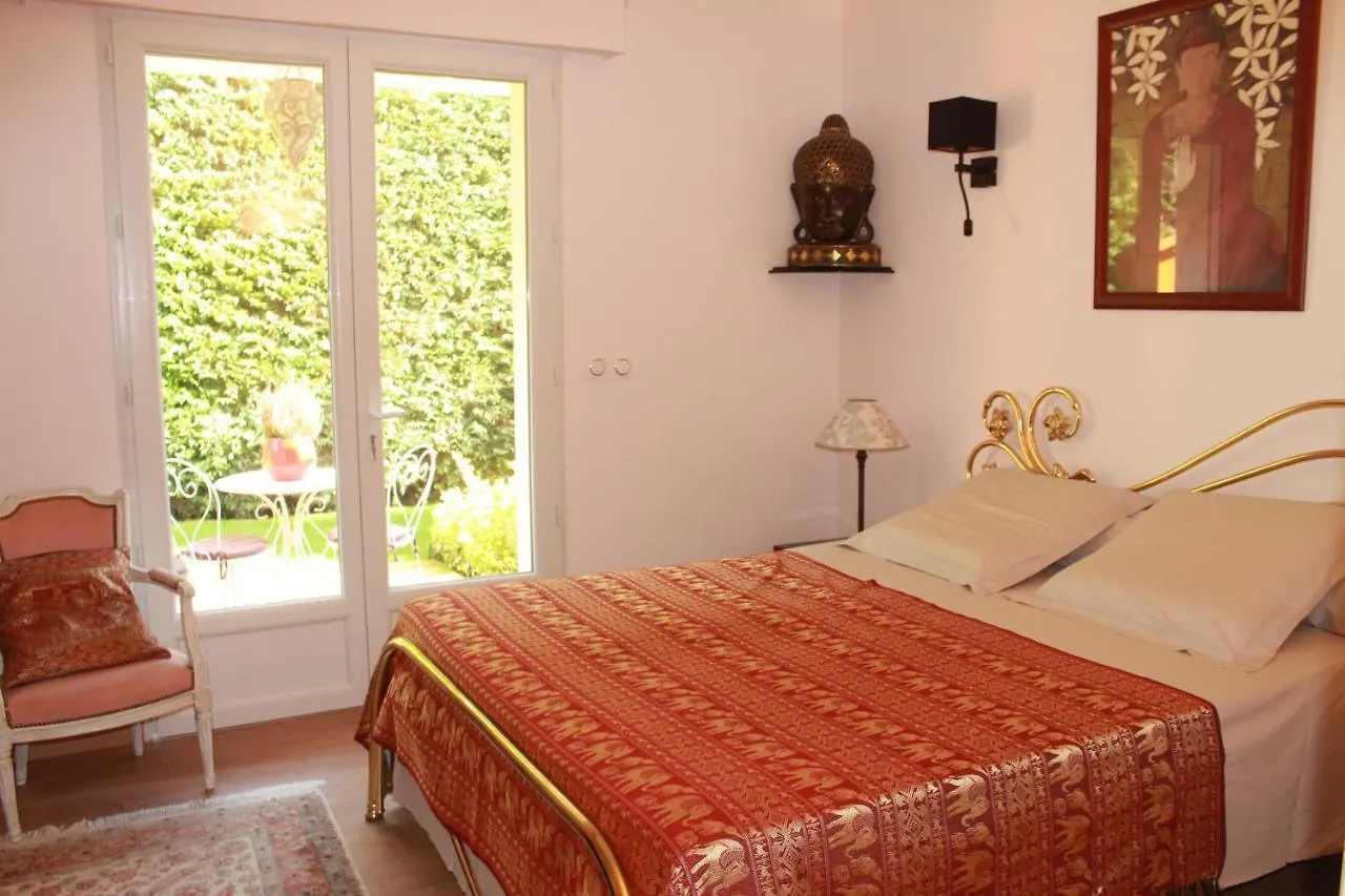 La Villa Topi Antibes Bed & Breakfast