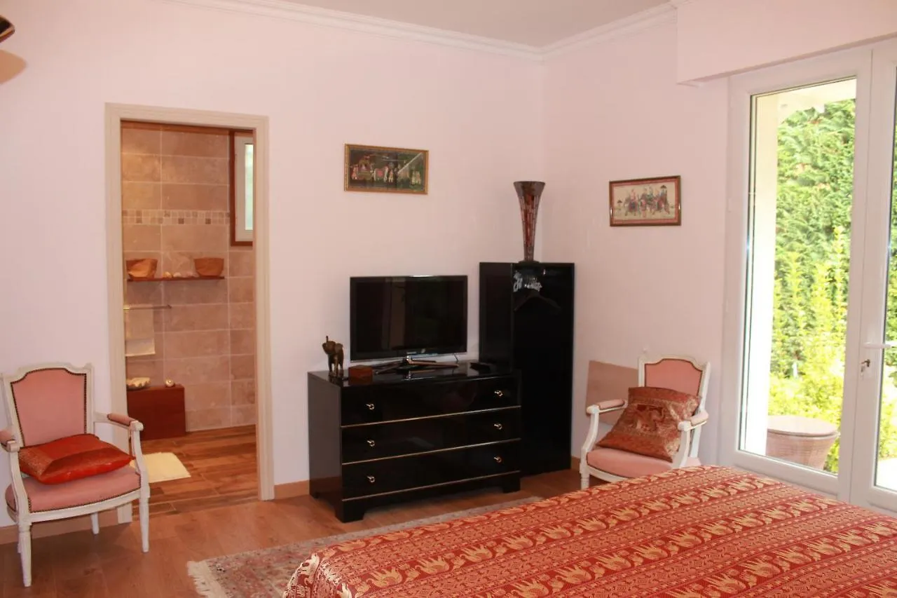 La Villa Topi Antibes Bed & Breakfast