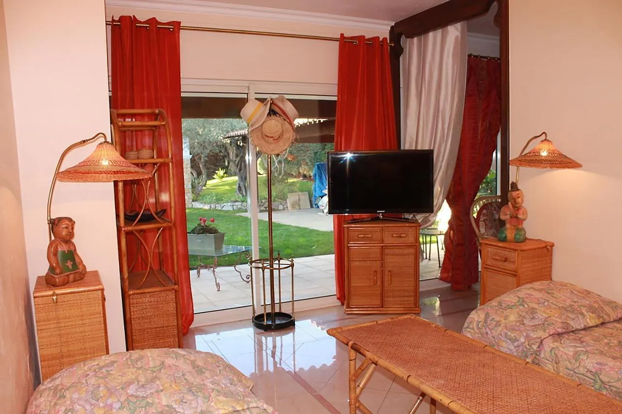 La Villa Topi Antibes Bed & Breakfast
